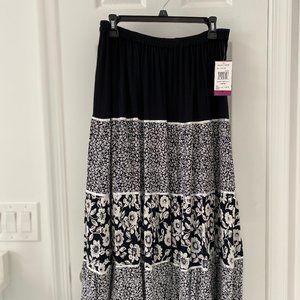 WOMEN’S FULL LENGTH BLACK PATTERN SKIRT